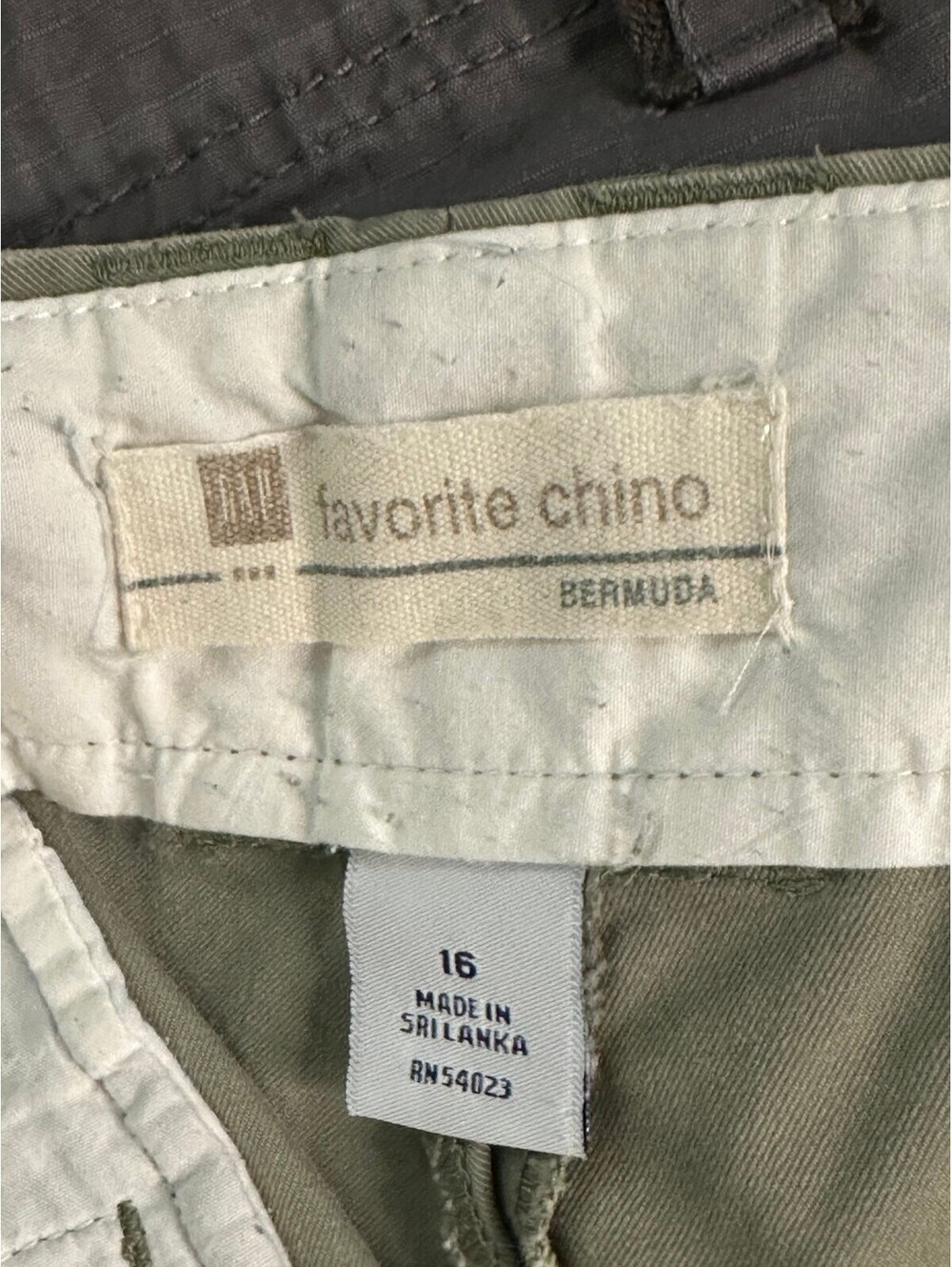 GAP Favorite Chino olive green cotton bermuda shorts Size 16 - Picture 9 of 10